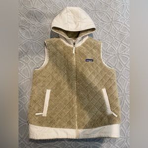 Women’s reversible hooded Patagonia vest